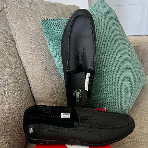 Puma Men's Classic Black Slip-On Loafers - Picture 1 of 2